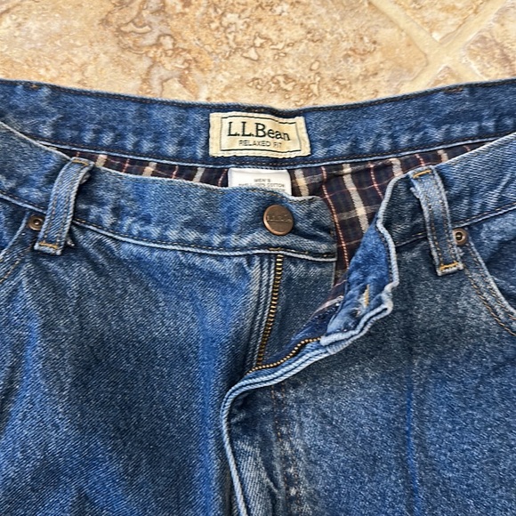 LL BEAN FLANNEL LINED RELAX FIT JEANS.MENS SIZE 42x30. Dark denim w/plaid lining - Picture 4 of 15